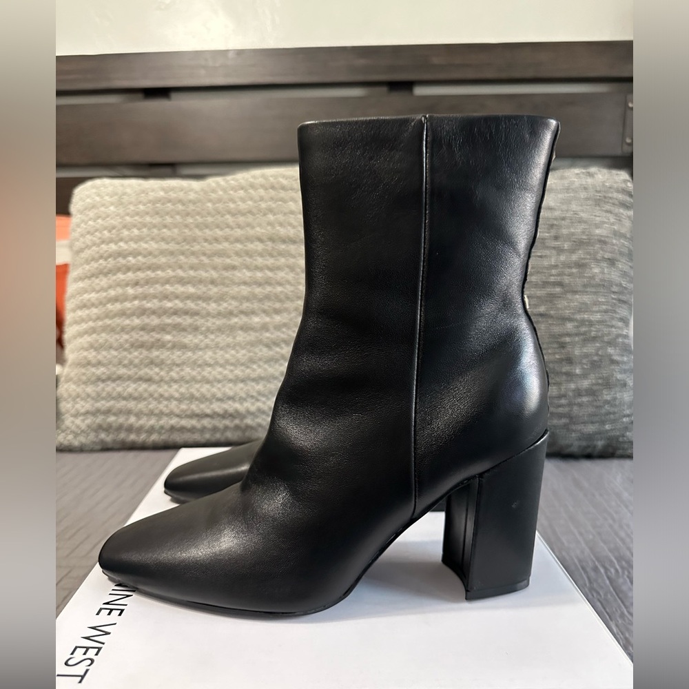 Nine West booties 8M